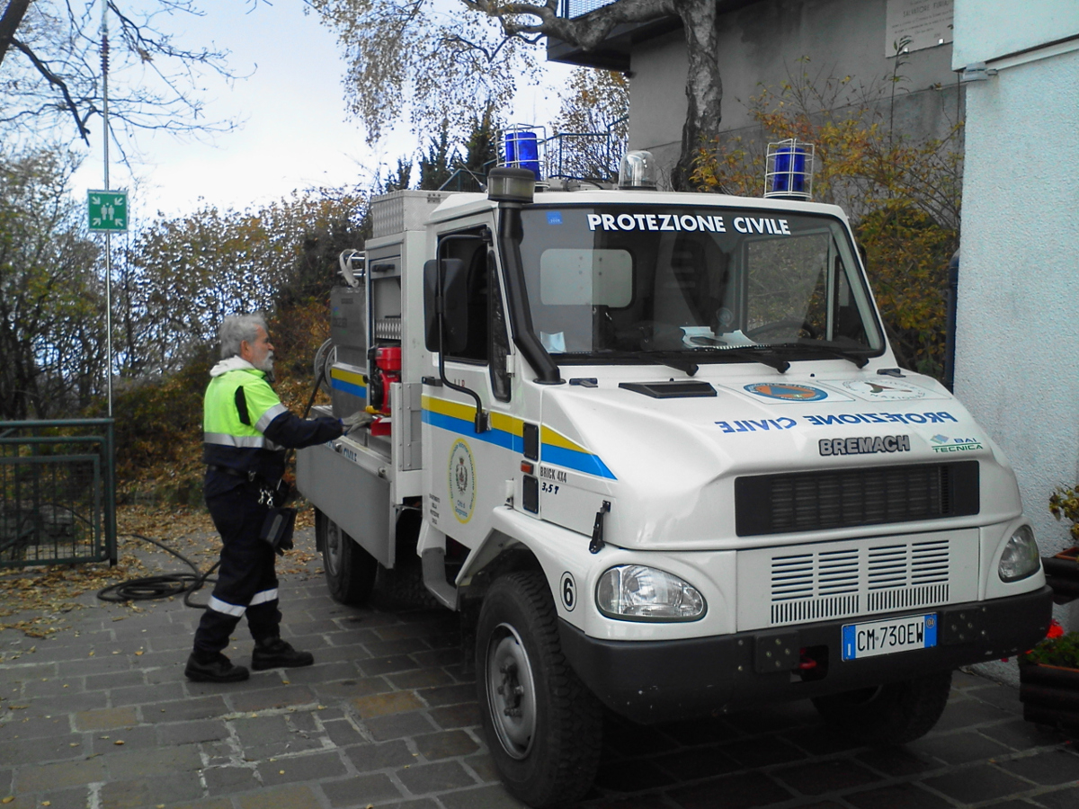 Mezzi della Protezione Civile presso l'Osservatorio